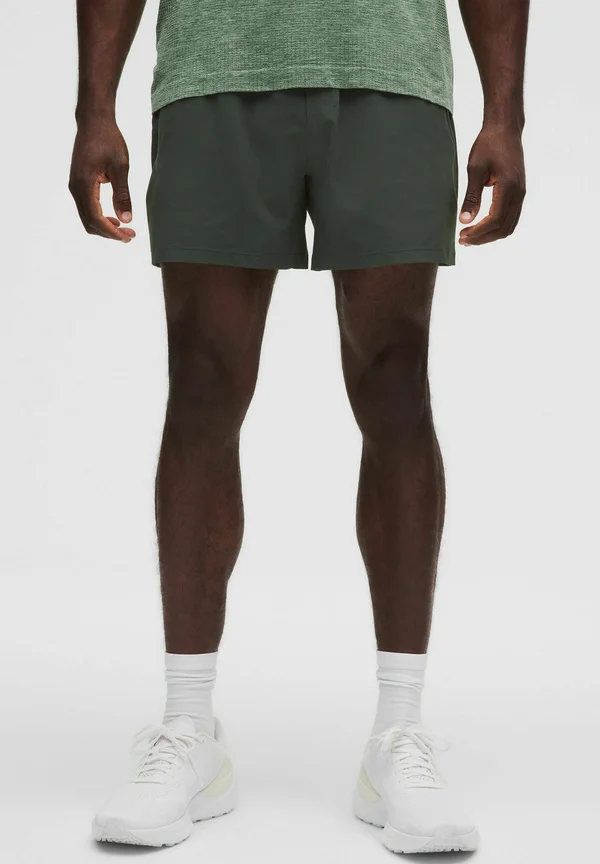 PACE BREAKER LINERLESS 13CM - Kurze Sporthose - rainforest green