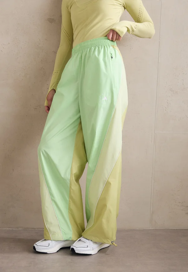 PANT - Jogginghose - glow green/halo gold