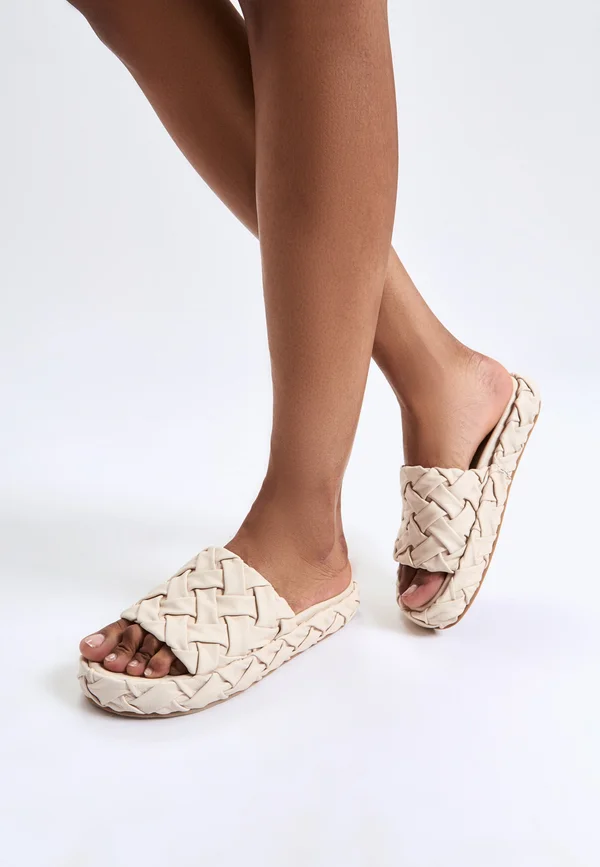 Pantolette flach - beige