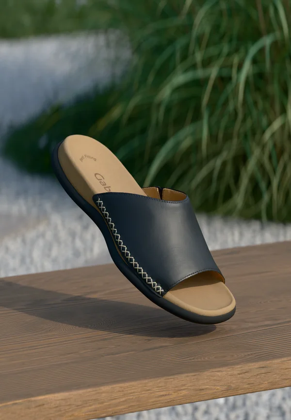 Pantolette flach - schwarz