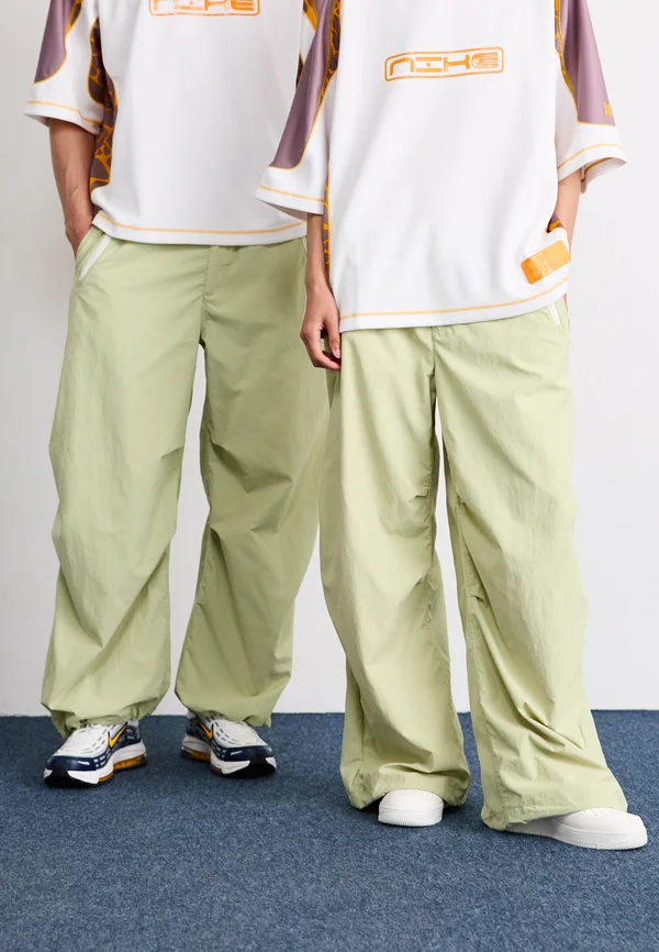 PARACHUTE PANT UNISEX - Jogginghose - olive aura/green strike