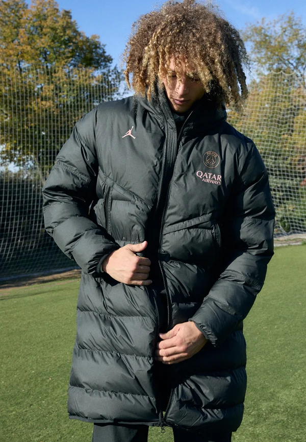 PARIS ST GERMAIN NIKE SF REPEL STRIKE PARKA - Vereinsmannschaften - black/rust pink