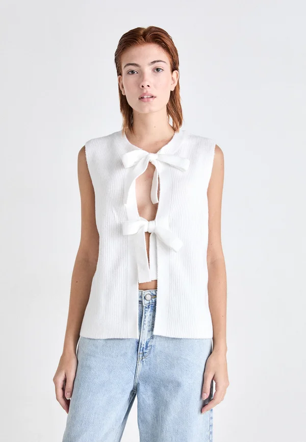 PCSILLY TIE VEST - Strickjacke - cloud dancer