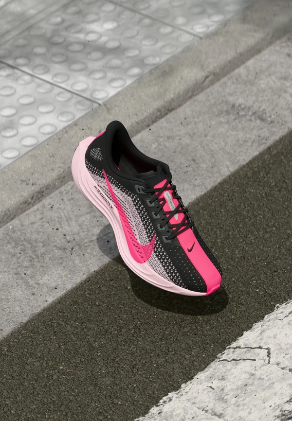 PEGASUS PLUS - Laufschuh Straße - black/hyper pink/pink foam