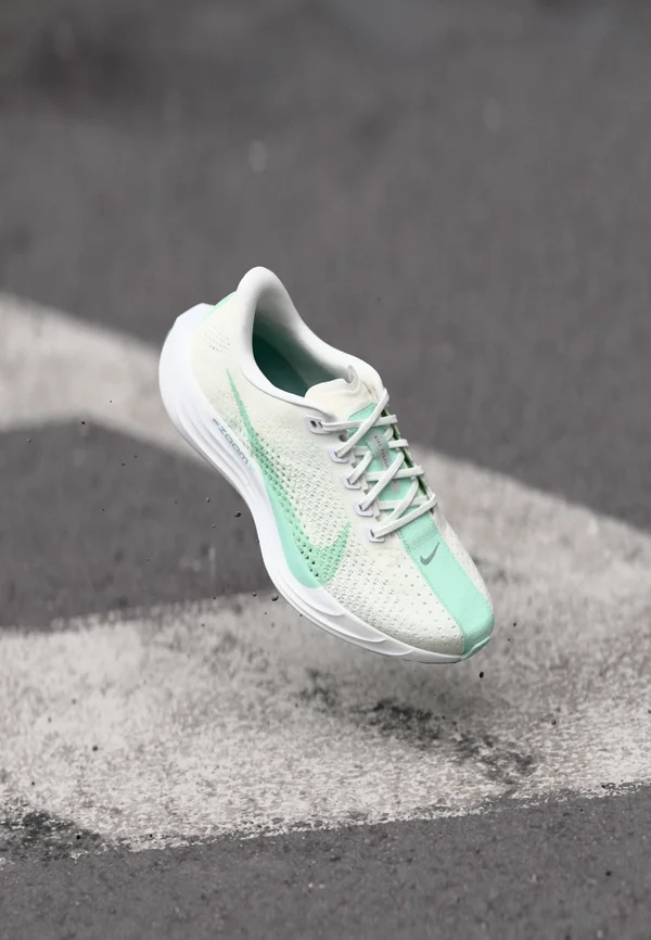 PEGASUS PLUS - Laufschuh Straße - white/mint foam/cannon