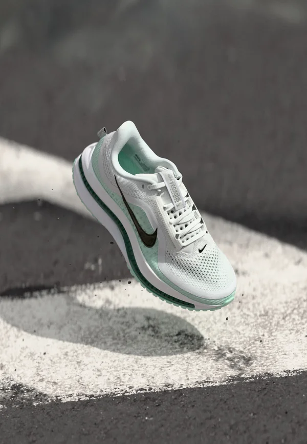 PEGASUS PREMIUM - Laufschuh Straße - white/metallic silver/mint foam/cannon