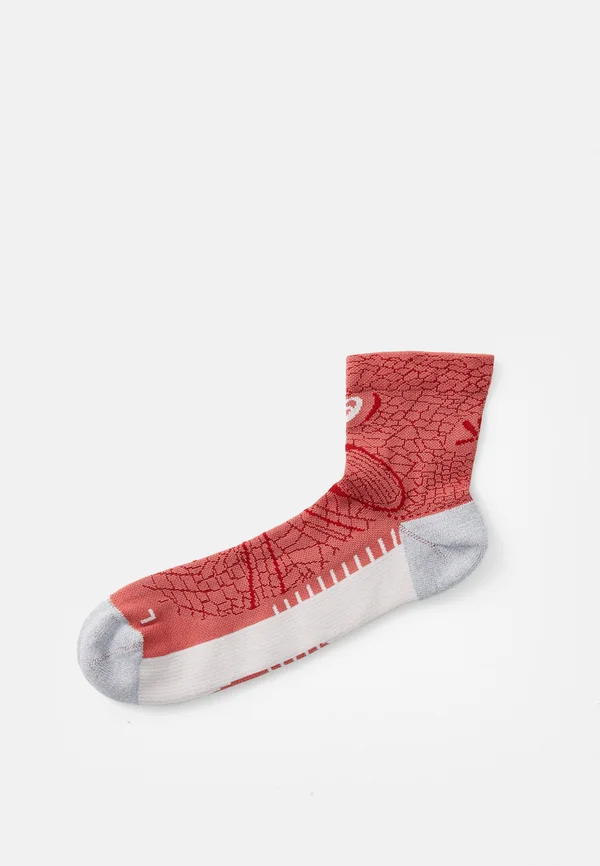 PERFORMANCE RUN QUARTER SOCK UNISEX - Sportsocken - dark pink/clay