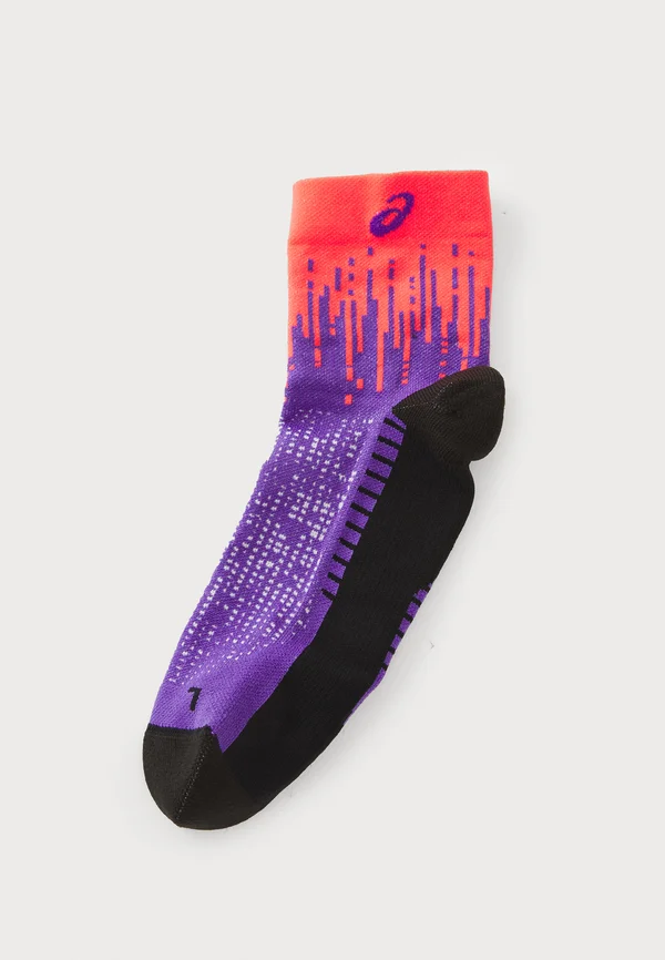 PERFORMANCE RUN QUARTER UNISEX - Sportsocken - flash red / edo purple