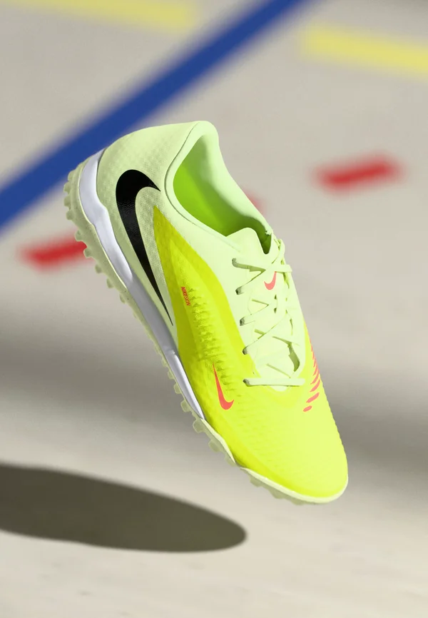 PHANTOM 6 LOW ACADEMY TF - Rasen-Fußballschuhe - hyper crimson/black/limelight