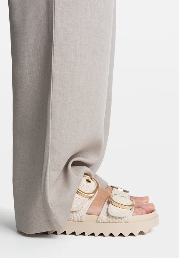 Plateausandalette - white