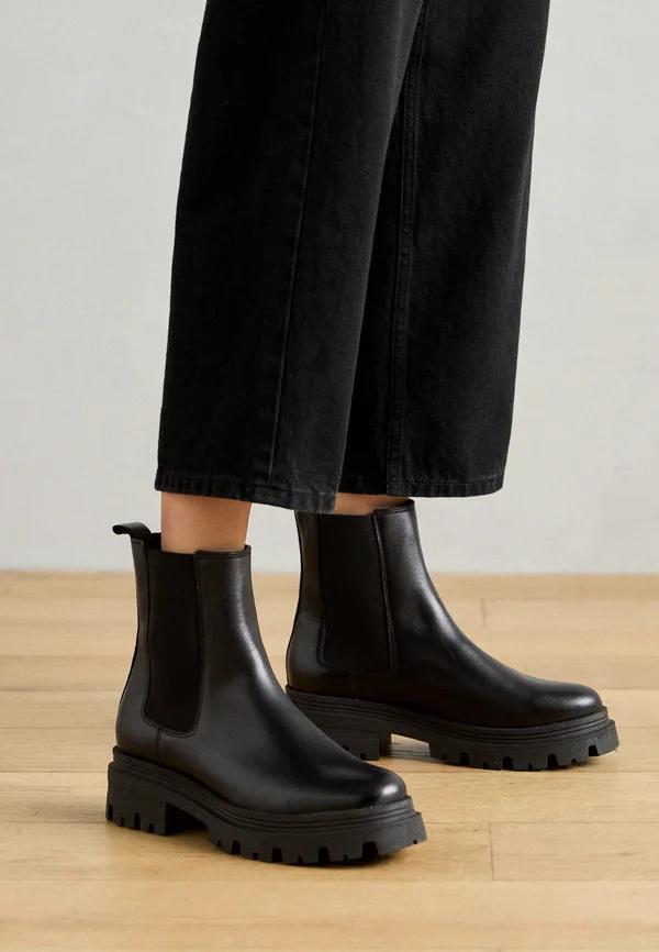 Plateaustiefelette - black