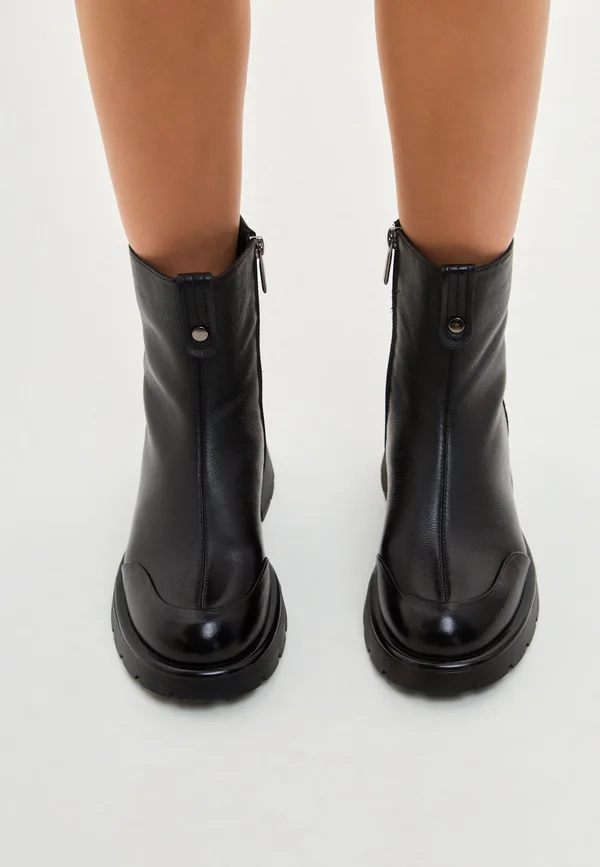 Plateaustiefelette - black