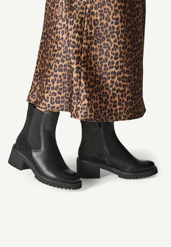 Plateaustiefelette - black