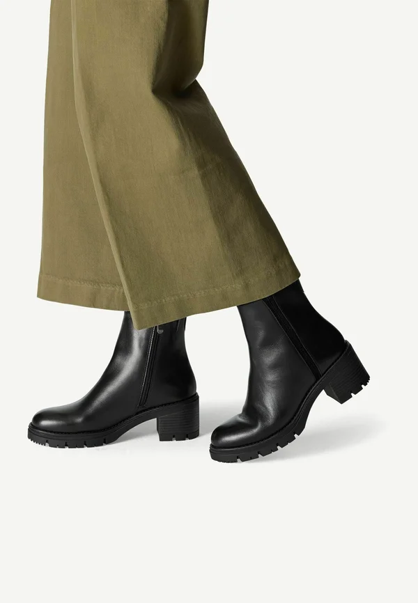 Plateaustiefelette - black