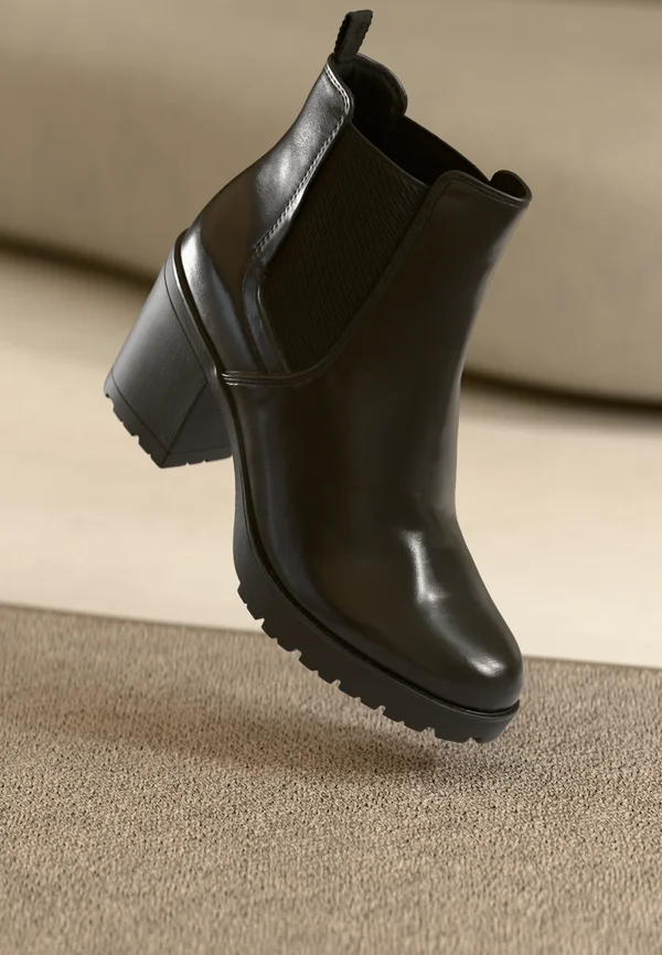 Plateaustiefelette - black