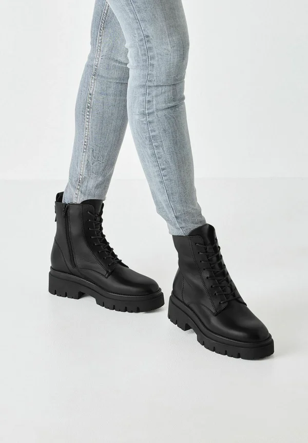 Plateaustiefelette - black