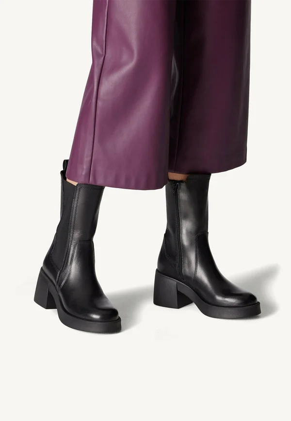 Plateaustiefelette - black