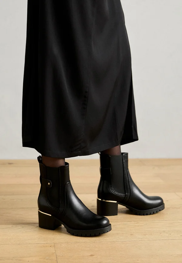 Plateaustiefelette - black