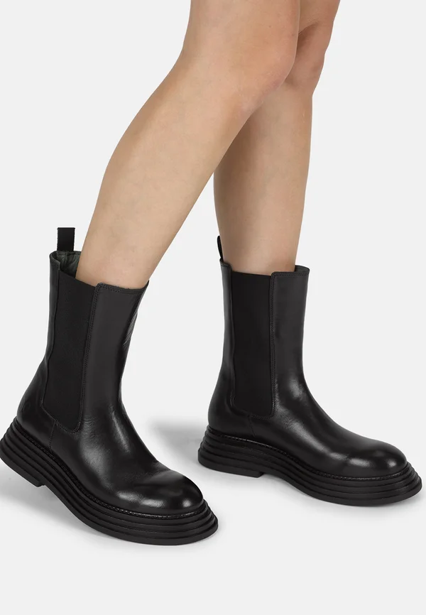 Plateaustiefelette - black