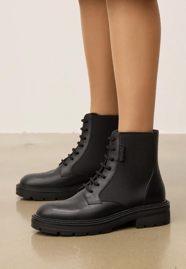 Plateaustiefelette - black