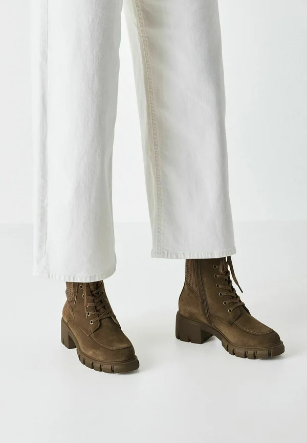 Plateaustiefelette - camel