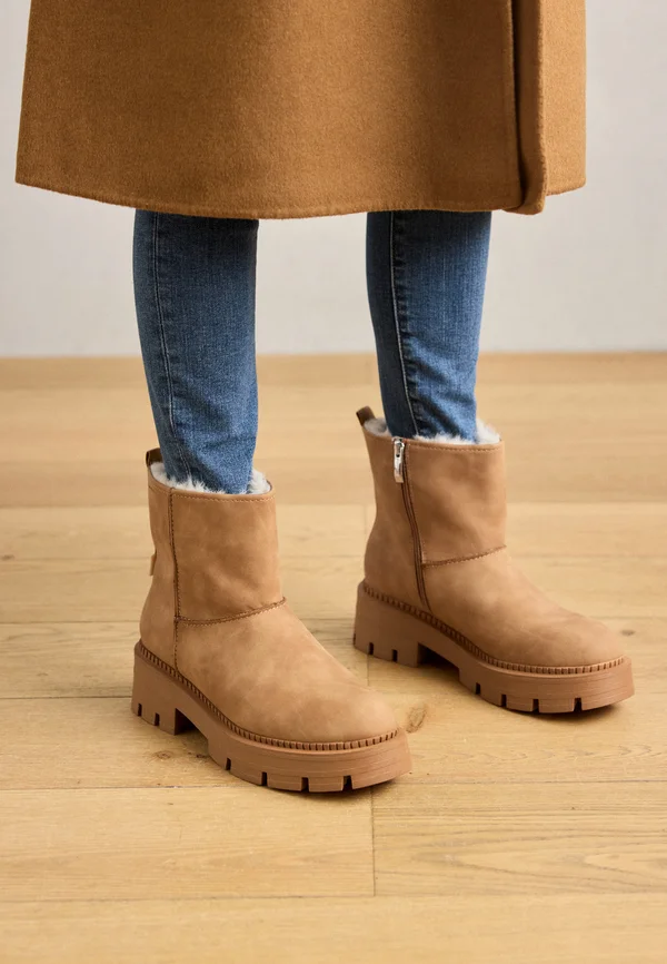 Plateaustiefelette - camel