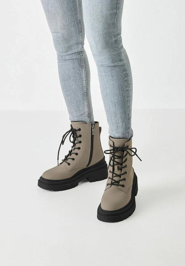 Plateaustiefelette - taupe