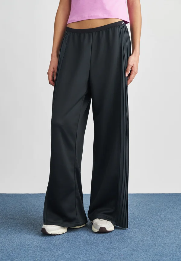 PLEATED PANT - Jogginghose - black/sail