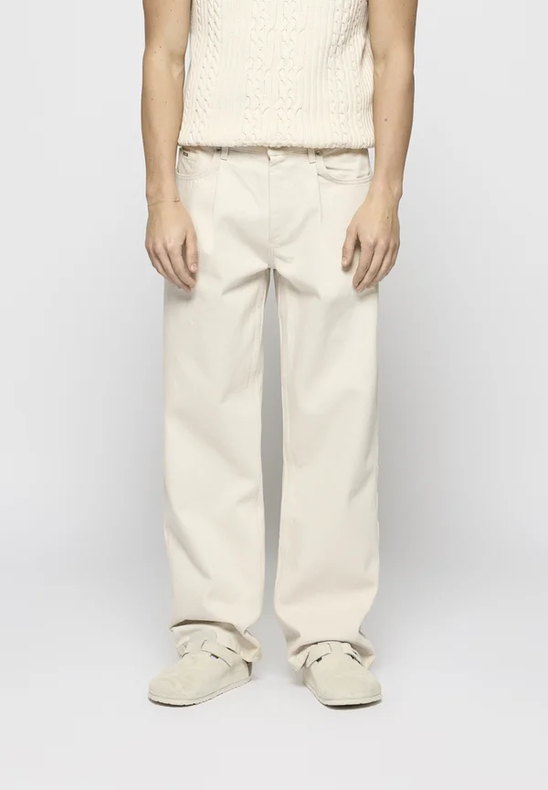 PLEATED RELAXED FIT UNISEX - Jeans Relaxed Fit - ecru