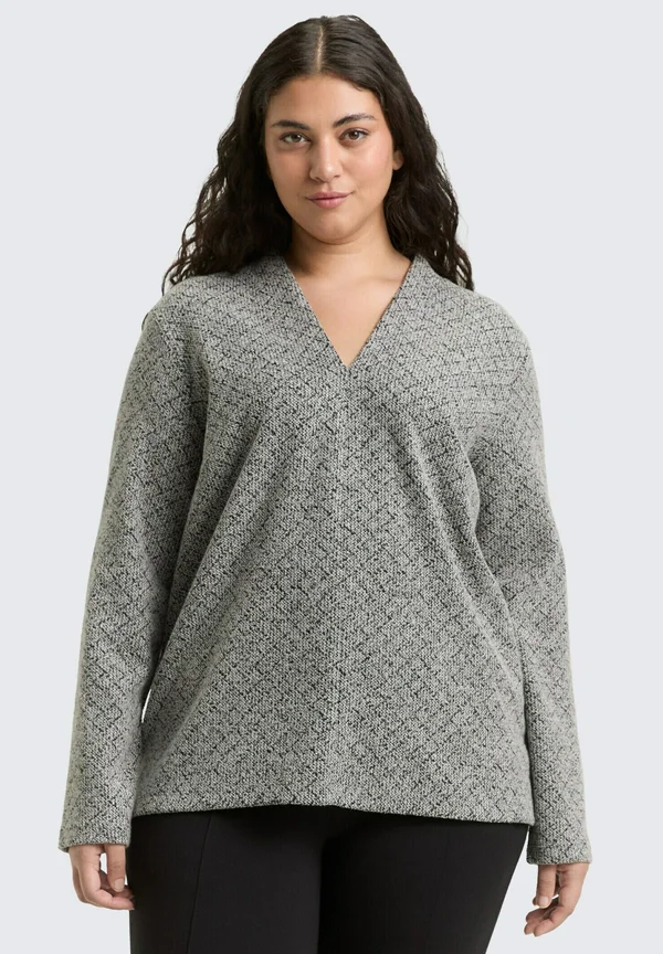 PLUS SIZE MIT V-AUSSCHNITT - Strickpullover - black/white argyle structure