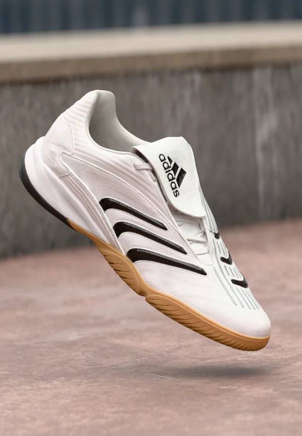 PREDATOR SALA - Indoor-Fußballschuhe - metallic/core black