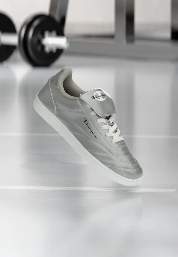 PRESTIGE FLAP - Trainingsschuh - silver-coloured/black