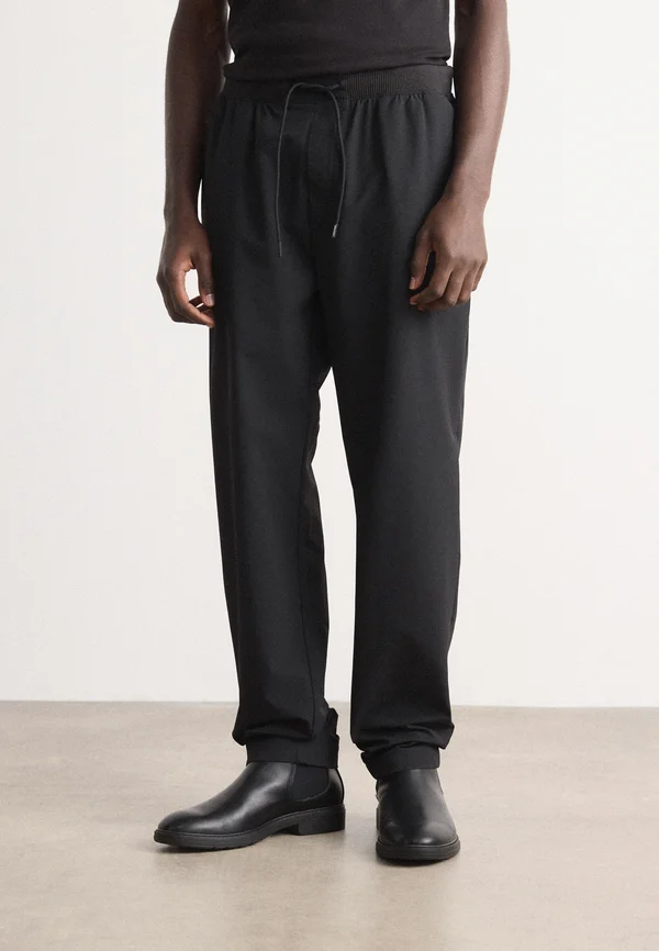 PULL UP - Jogginghose - black