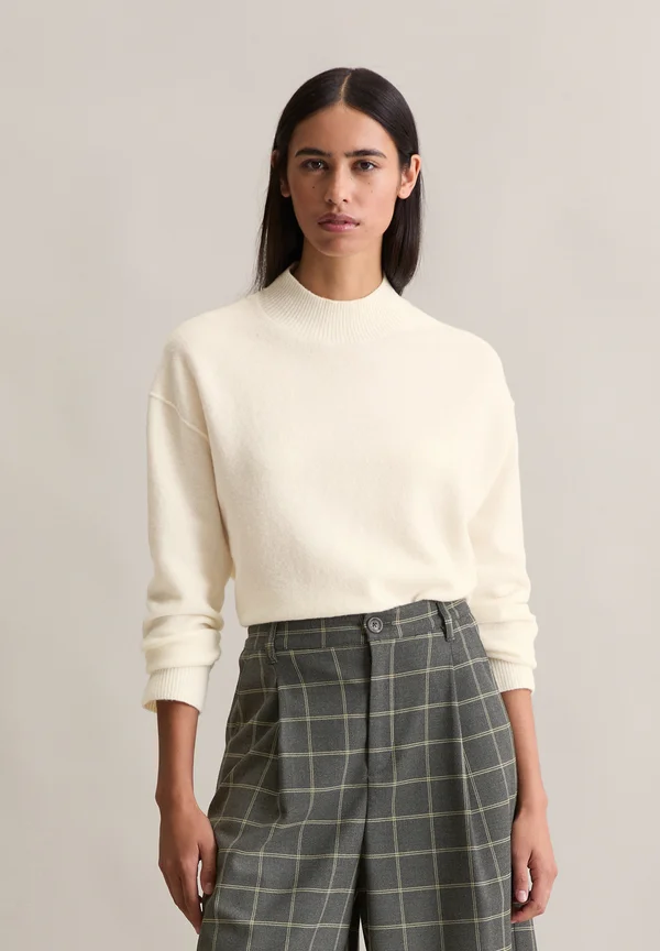 PULLOVER LONG SLEEVE MOCK NECK - Strickpullover - white blush