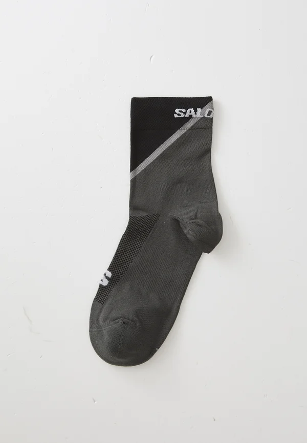 PULSE ANKLE UNISEX - Sportsocken - black/monument/magnet