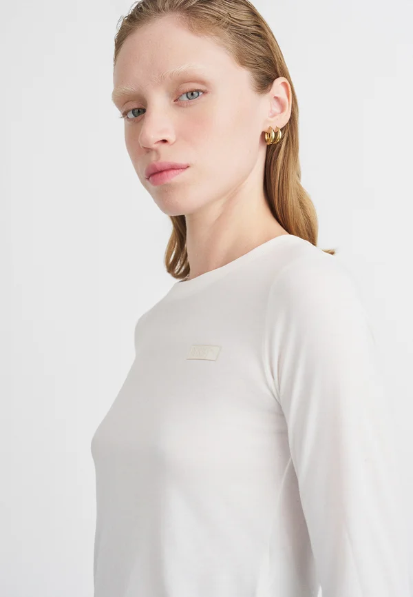 PUMA X ROSÉ SLIM LONGSLEEVE TEE - Langarmshirt - warm white