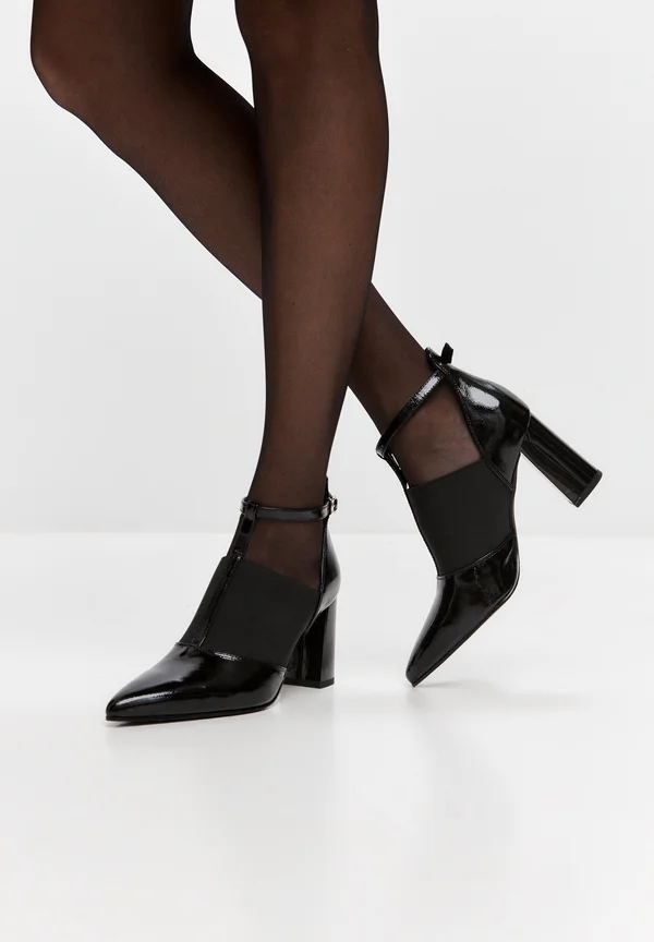 Pumps - patent black