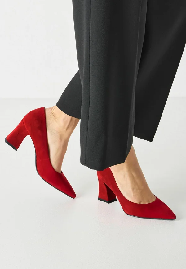 Pumps - red