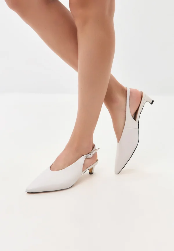 Pumps - white