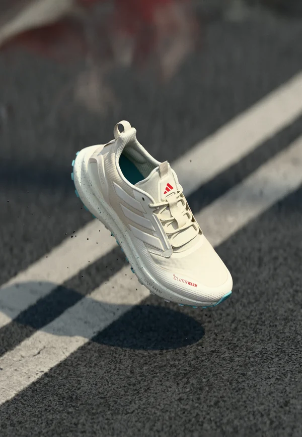PUREBOOST 5 CLIMAWARM - Laufschuh Straße - chalk white/off white
