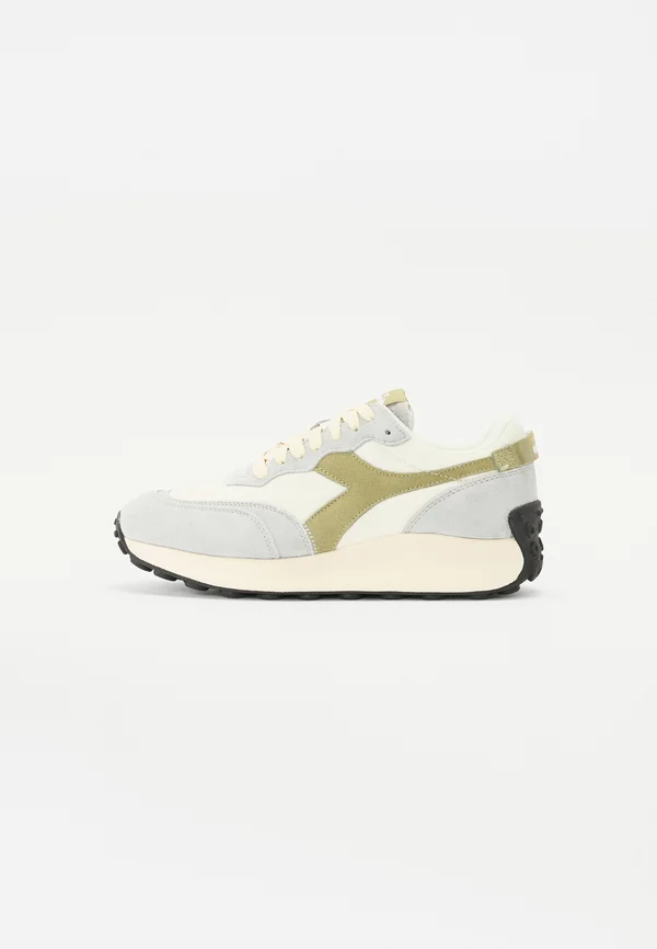 RACE UNISEX - Sneaker low - star white/mosstone