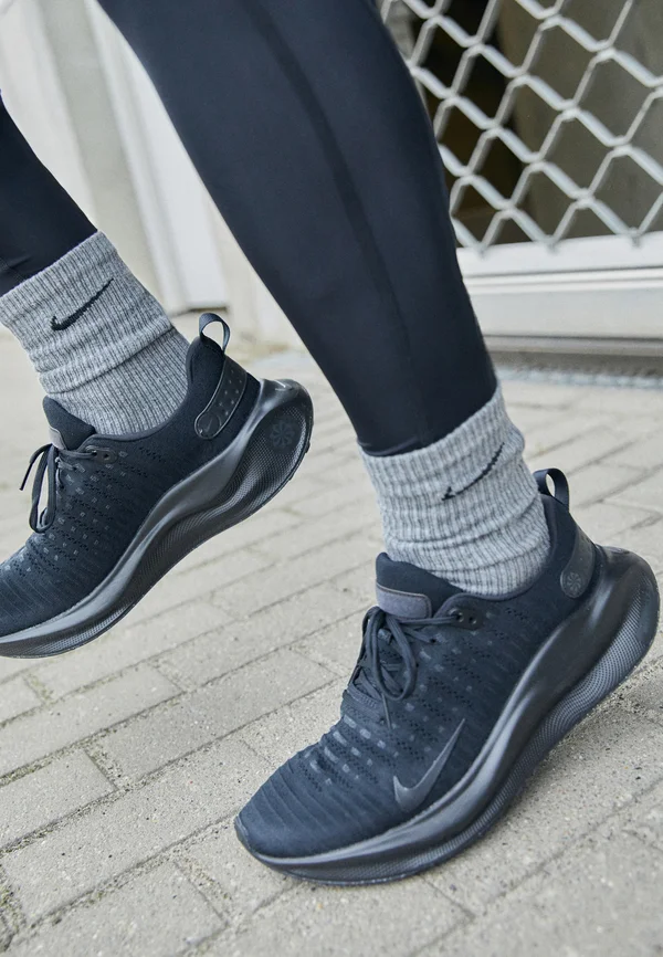 REACTX INFINITY  - Laufschuh Straße - black/anthracite