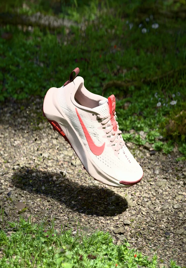 REACTX WILDHORSE 10 - Laufschuh Trail - sail/dark team red/silt red/hyper crimson/glacier blue