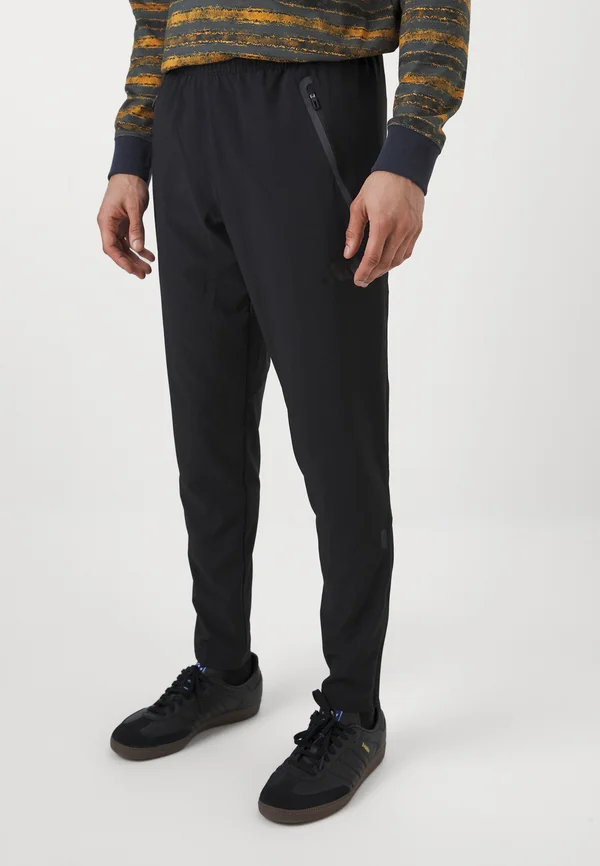 REAL MADRID TIRO COMPETITION TECH TRAVEL - Vereinsmannschaften - black