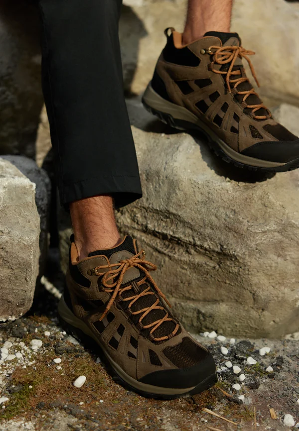 REDMOND III MID WATERPROOF - Hikingschuh - cordovan/elk