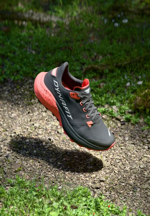 REFLECTIVE - Laufschuh Trail - black out/fluo coral