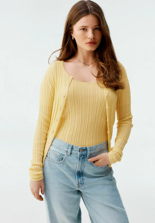 REGULAR FIT - BUTTON UP - Strickjacke - yellow