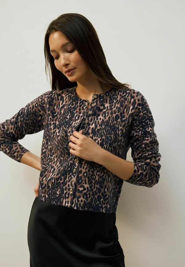 REGULAR FIT CREW NECK - Strickjacke - animal print