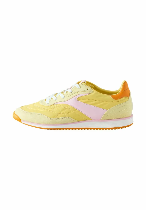 REGULAR FIT - FOREVER COMFORT PANEL DETAIL - Sneaker low - yellow