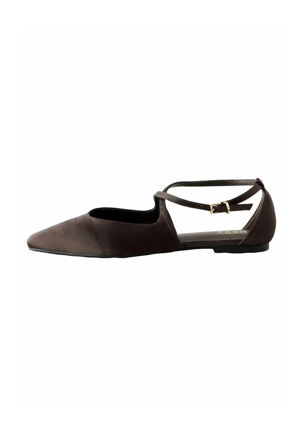 REGULAR FIT - FOREVER COMFORT POINTED TOE - Riemchenballerina - chocolate brown satin